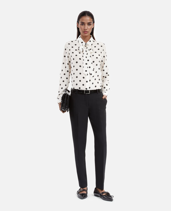The Kooples FEMME WHITE / BLACK chemise à pois en soie blanche