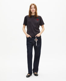 The Kooples FEMME BLACK WASHED t-shirt avec flocage cœur noir