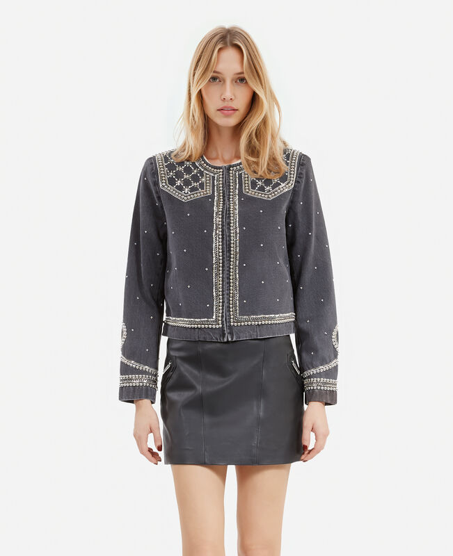 The Kooples FEMME BLACK WASHED veste en denim avec studs et perles grise