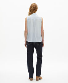 The Kooples FEMME BABY BLUE chemise sans manches en soie bleu clair