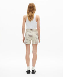 The Kooples FEMME BEIGE TAUPE short imprimé fleuri en denim beige