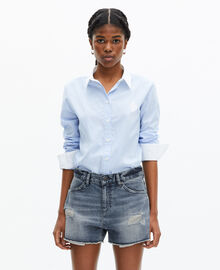 The Kooples FEMME BABY BLUE short en denim bleu