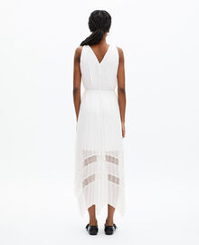 The Kooples FEMME ECRU robe longue avec plissage blanche et plumetis
