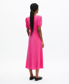 The Kooples FEMME FUSHIA robe longue avec boutonnage en soie rose