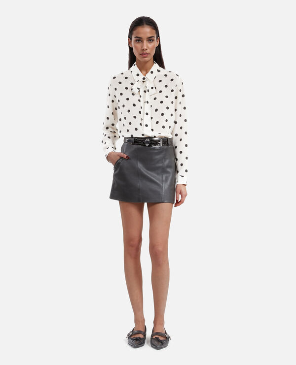 The Kooples FEMME BLACK STONE jupe courte en cuir noire