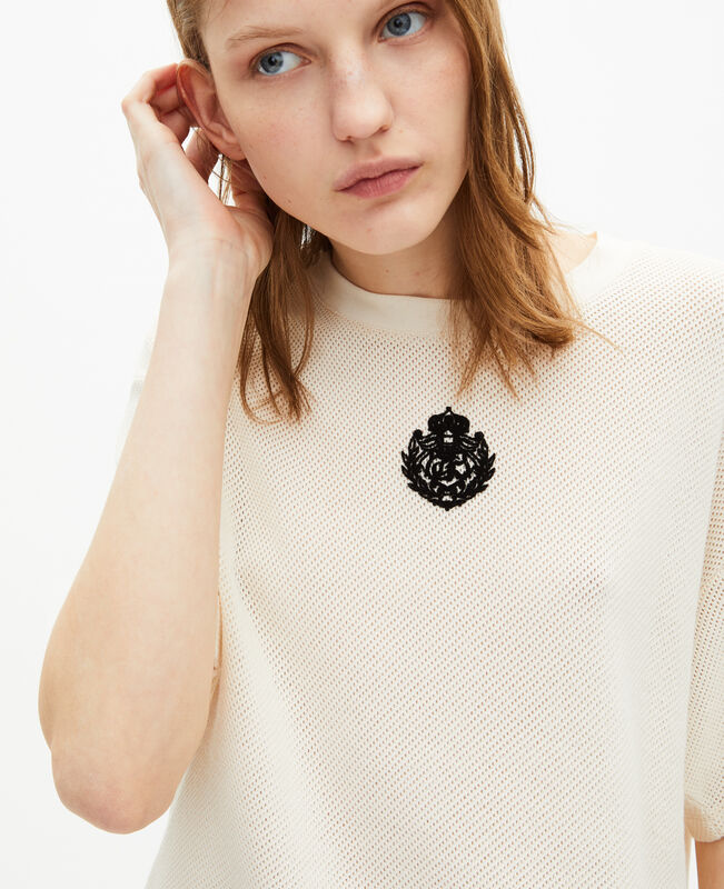 The Kooples FEMME ECRU t-shirt avec blason en nid d'abeille écru